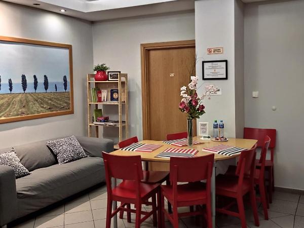 Hostel Helvetia - PRIVATE ROOMS in CITY CENTER and OLD TOWN : photo 9 de la chambre chambre double avec salle de bains privative extérieure