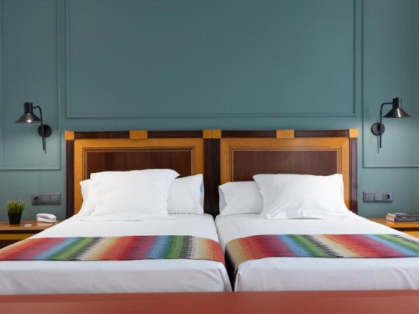 Hotel Don Curro : photo 1 de la chambre chambre lits jumeaux