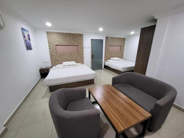 Poorna Hotel : photo 2 de la chambre chambre familiale supérieure