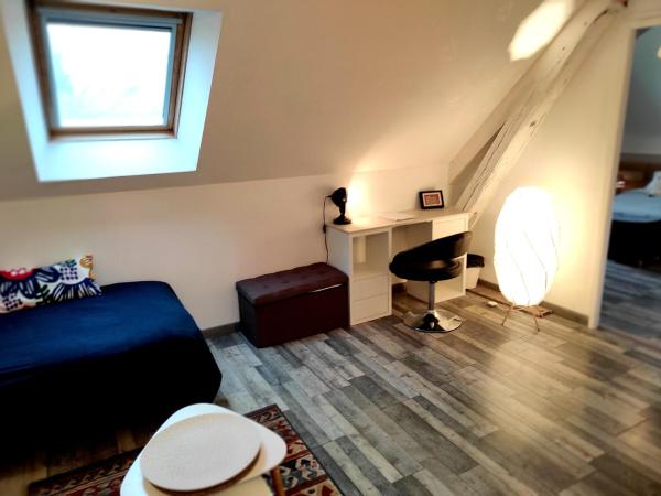 Le Clos de la Commanderie : photo 5 de la chambre chambre quadruple avec salle de bains