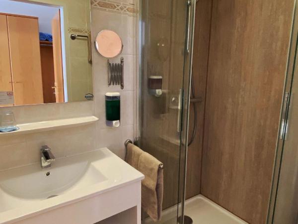 NOVAPARK Flugzeughotel Graz : photo 4 de la chambre chambre double affaires plus