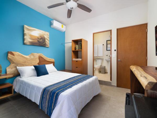 Villa Sofía Holiday Accommodation : photo 3 de la chambre chambre double - vue sur piscine