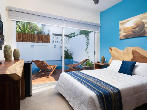 Villa Sofía Holiday Accommodation : photo 2 de la chambre chambre double - vue sur piscine