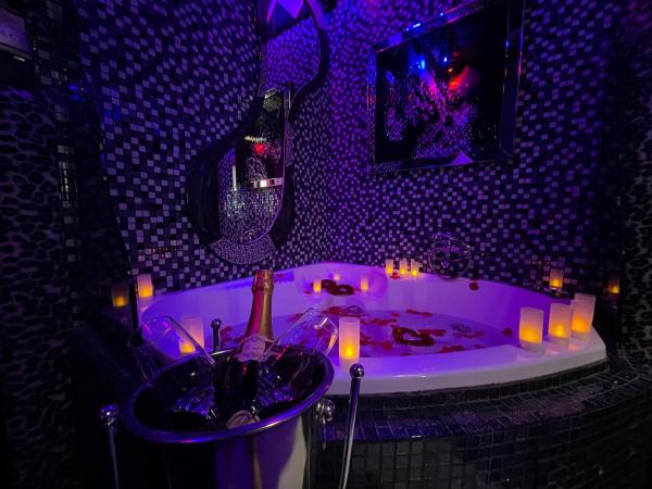 Priamos Hotel Erato : photo 5 de la chambre chambre lit queen-size avec baignoire spa