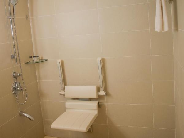 Holiday Inn Cochin, an IHG Hotel : photo 3 de la chambre chambre lit king-size - accessible aux personnes à mobilité réduite