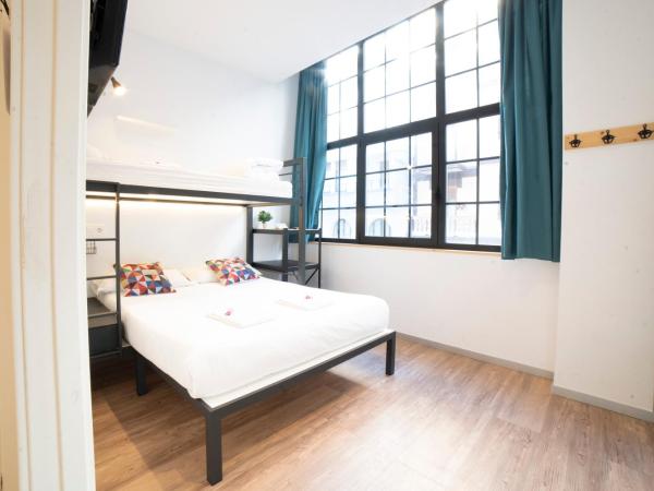 Koba Hostel : photo 4 de la chambre chambre familiale supérieure avec salle de bains privative