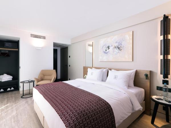 S Hotel Boutique Thessaloniki : photo 2 de la chambre chambre lit queen-size avec balcon