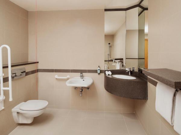 Holiday Inn Express Dubai Airport, an IHG Hotel : photo 4 de la chambre chambre lit king-size standard - accessible aux personnes à mobilité réduite