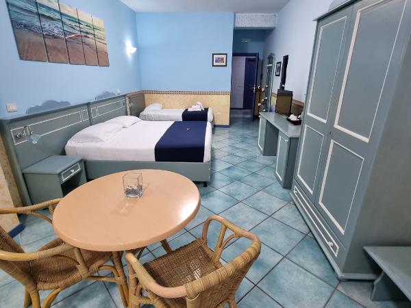 Hotel Centro Congressi Polo Nautico : photo 8 de la chambre chambre quadruple