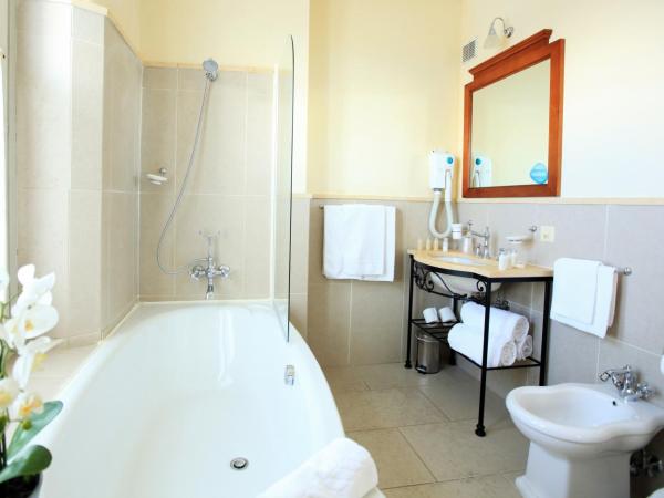 Hotel Reine Victoria : photo 7 de la chambre chambre familiale