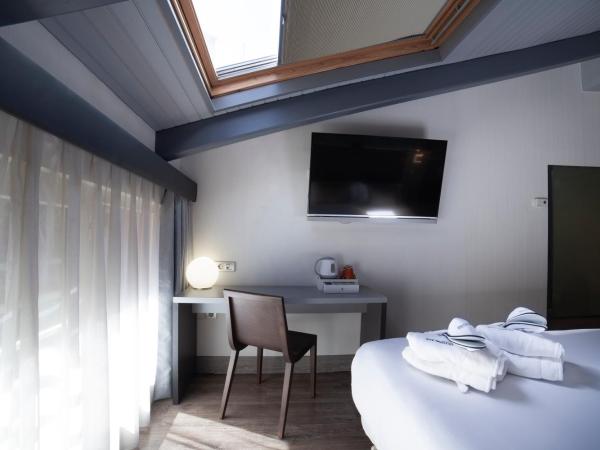Petit Palace Plaza España : photo 4 de la chambre chambre double - mansardée