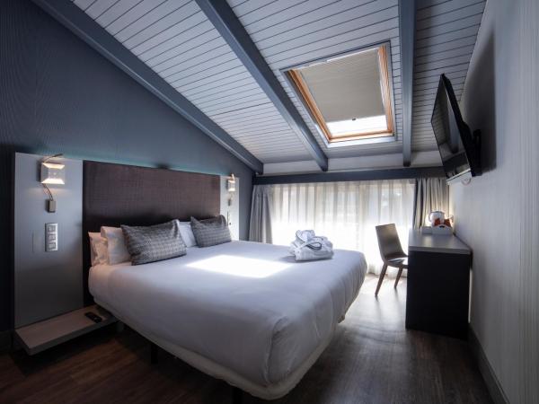 Petit Palace Plaza España : photo 1 de la chambre chambre double - mansardée