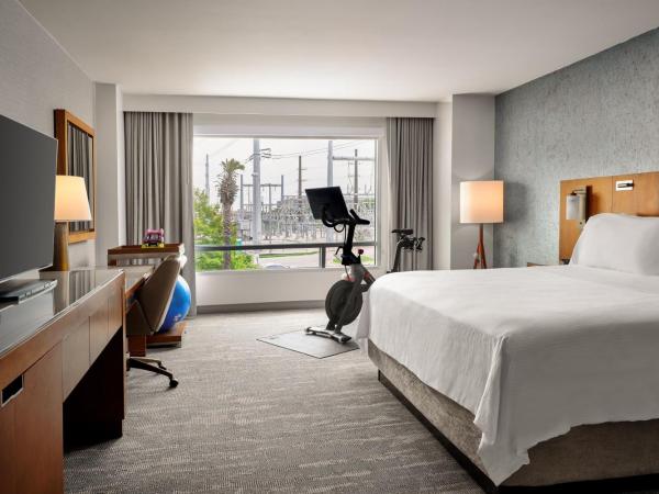 The Westin Austin at The Domain : photo 4 de la chambre king workout room, guest room, 1 king