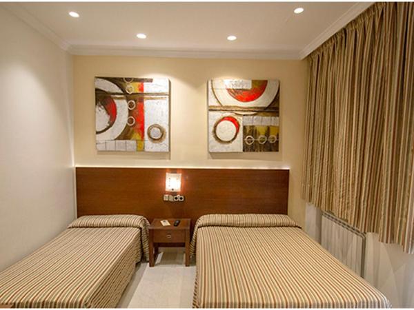 Hostal Atocha Almudena Martín : photo 1 de la chambre chambre lit queen-size - accessible aux personnes à mobilité réduite