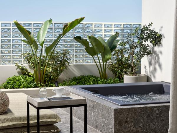 Dyo Suites : photo 7 de la chambre suite deluxe avec jacuzzi extérieur - vue sur mer