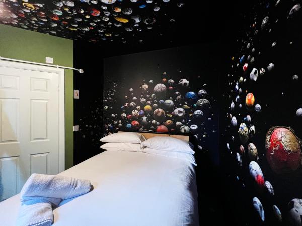 Art Hostel : photo 2 de la chambre chambre double avec salle de bains privative