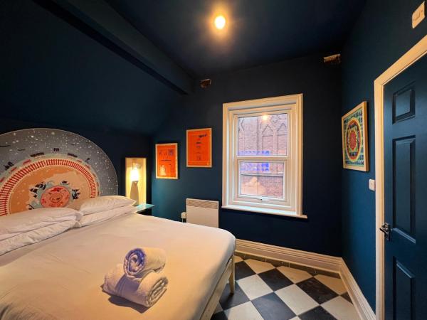 Art Hostel : photo 1 de la chambre chambre double avec salle de bains privative