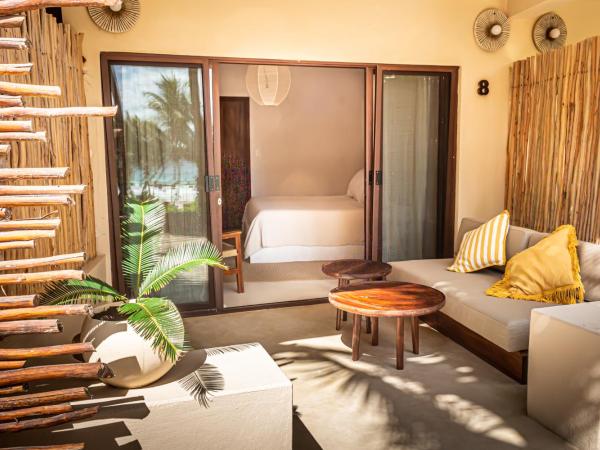 Dune Boutique Hotel located at the party zone : photo 6 de la chambre chambre supérieure - vue sur piscine