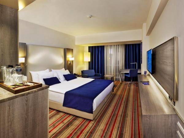 Ramada Plaza By Wyndham Izmir : photo 3 de la chambre chambre lit queen-size deluxe
