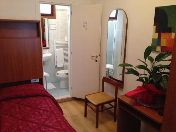 Hotel Caprera : photo 7 de la chambre chambre simple standard