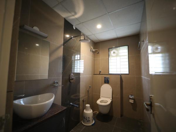 THE EKAH COMFORTS : photo 1 de la chambre chambre double deluxe avec balcon