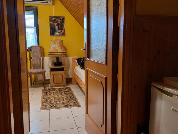 Napfény villa : photo 3 de la chambre chambre simple avec baignoire