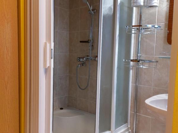 Napfény villa : photo 6 de la chambre chambre simple avec baignoire