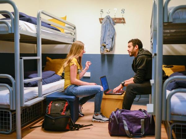 The Woodquay Hostel : photo 7 de la chambre lit dans dortoir mixte de 8 lits