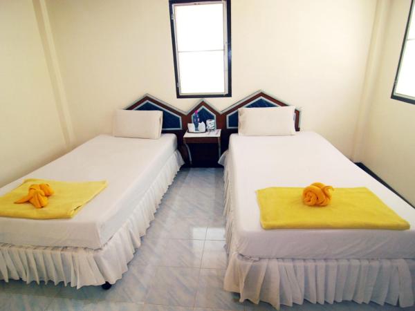 Lanta Coral Beach Resort : photo 3 de la chambre bungalow lits jumeaux avec ventilateur