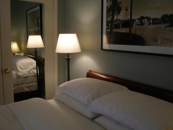 Incentra Village Hotel : photo 10 de la chambre studio dakota avec grand lit et kitchenette