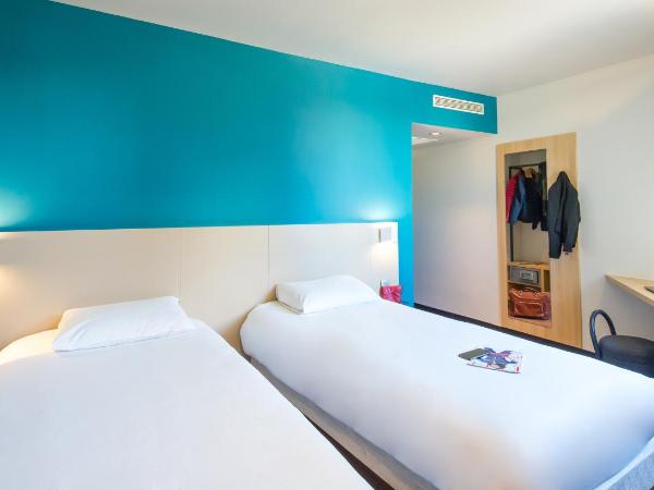 B&B HOTEL Marseille Centre La Timone : photo 5 de la chambre chambre lits jumeaux