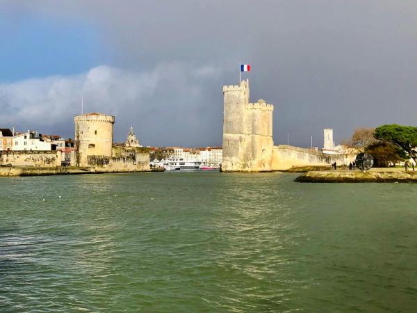 Nuit insolite sur un voilier au coeur de La Rochelle : photo 5 de la chambre studio - vue sur mer