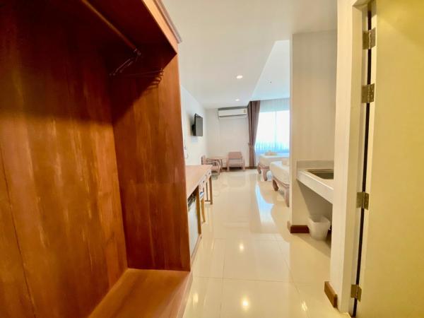 At Ruam Chok Hotel : photo 10 de la chambre chambre double ou lits jumeaux supérieure