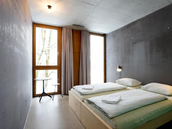 Bern Youth Hostel : photo 7 de la chambre chambre double avec salle de bains