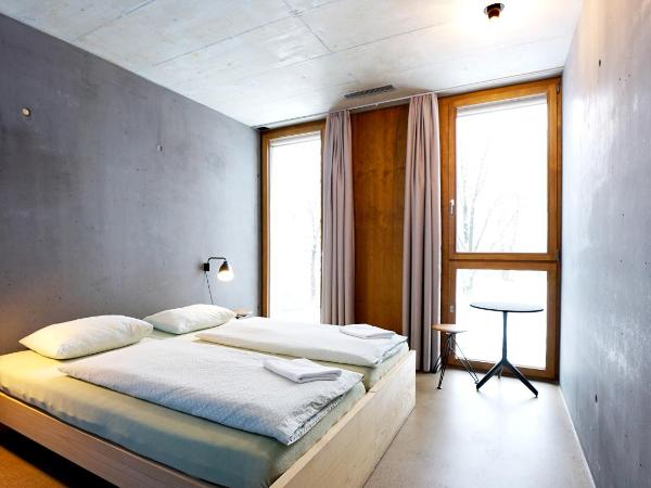 Bern Youth Hostel : photo 1 de la chambre chambre double avec salle de bains