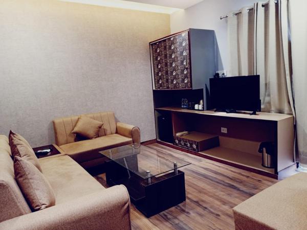 Western Blu : photo 2 de la chambre suite lit king-size avec balcon