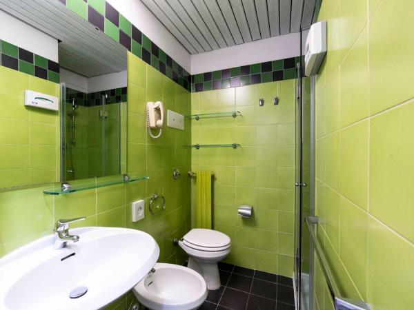 Park Hotel : photo 6 de la chambre chambre quintuple