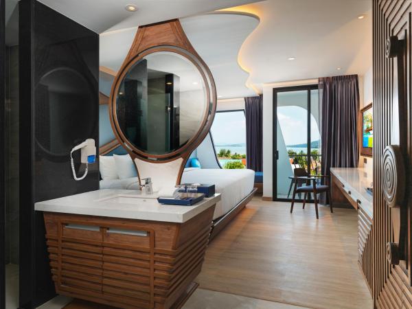 The Oceanic Sportel Phuket - SHA Extra Plus : photo 1 de la chambre chambre double deluxe - vue sur mer