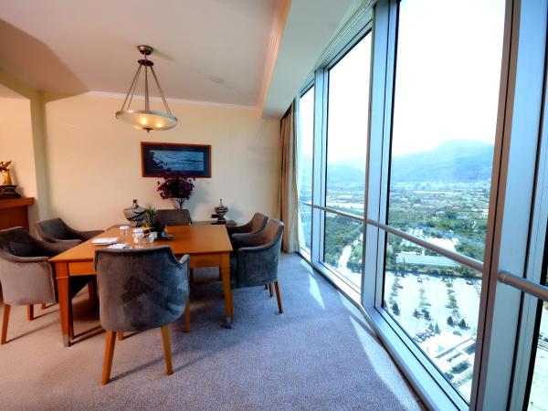 Wyndham Grand Izmir Ozdilek Thermal & Spa : photo 4 de la chambre suite senior - vue sur montagne - non-fumeurs