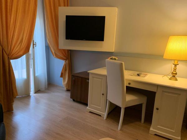 Hotel Roma : photo 5 de la chambre chambre lit queen-size avec balcon