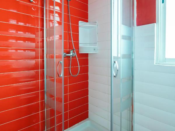 Purple Nest Hostel : photo 5 de la chambre chambre double avec salle de bains commune