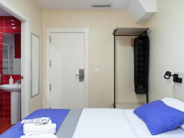 Purple Nest Hostel : photo 3 de la chambre chambre double avec salle de bains privative