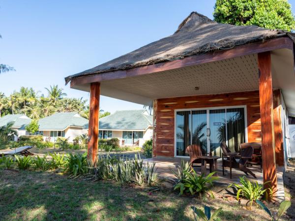 Gooddays Lanta Beach Resort SHA : photo 1 de la chambre bungalow deluxe - vue sur mer