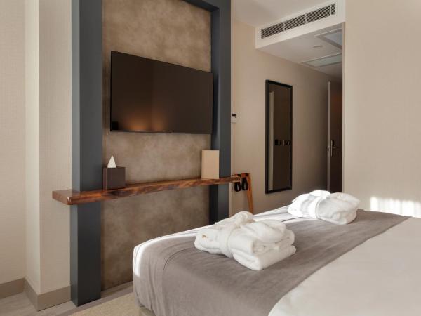 Buem Hotel Koşuyolu : photo 6 de la chambre chambre lit king-size - vue sur jardin