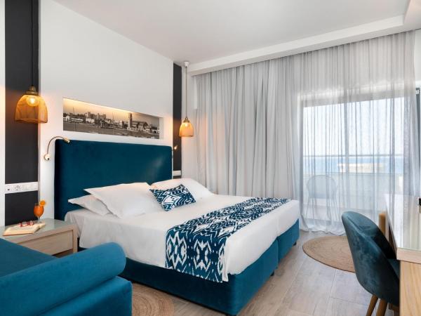 Mercure Rhodes Alexia Hotel & Spa : photo 4 de la chambre chambre privilège avec lit king-size ou lits jumeaux, canapé-lit simple et balcon - vue sur mer