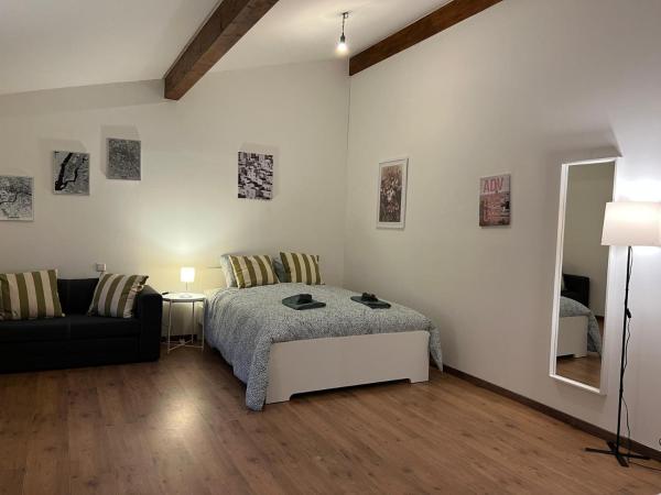 city-pillow rooms : photo 2 de la chambre chambre triple avec salle de bains commune