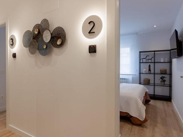 Room4You Oviedo by Asturias Holidays : photo 3 de la chambre chambre double avec salle de bains commune