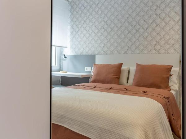 Room4You Oviedo by Asturias Holidays : photo 6 de la chambre chambre double avec salle de bains commune