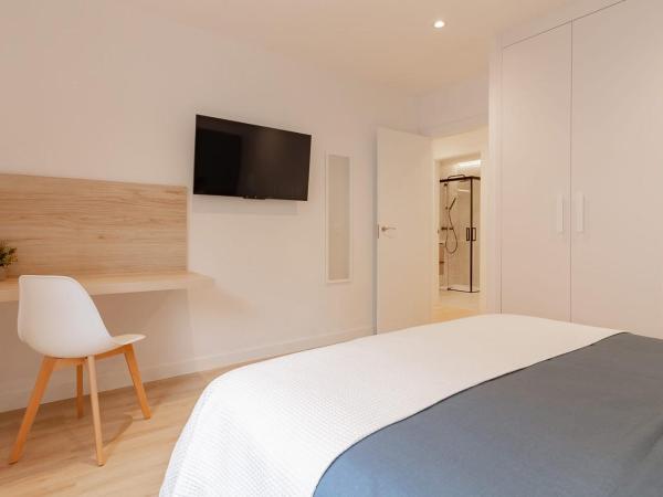 Room4You Oviedo by Asturias Holidays : photo 10 de la chambre chambre double avec salle de bains commune