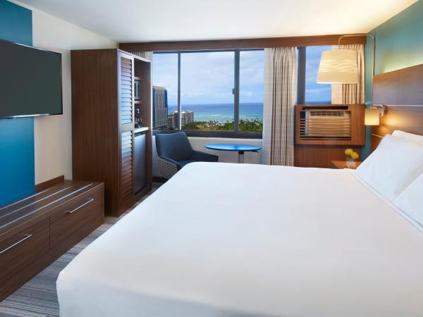 Holiday Inn Express Waikiki, an IHG Hotel : photo 3 de la chambre chambre king standard avec vue sur océan
